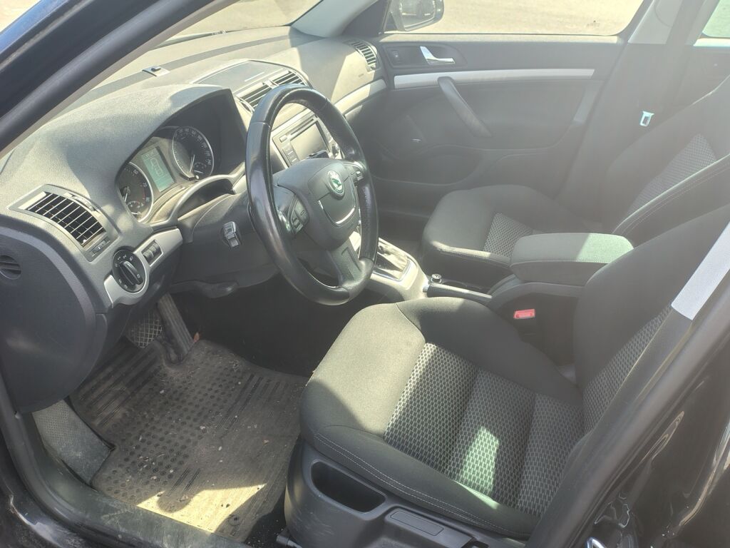 Skoda Octavia 2012 Musta