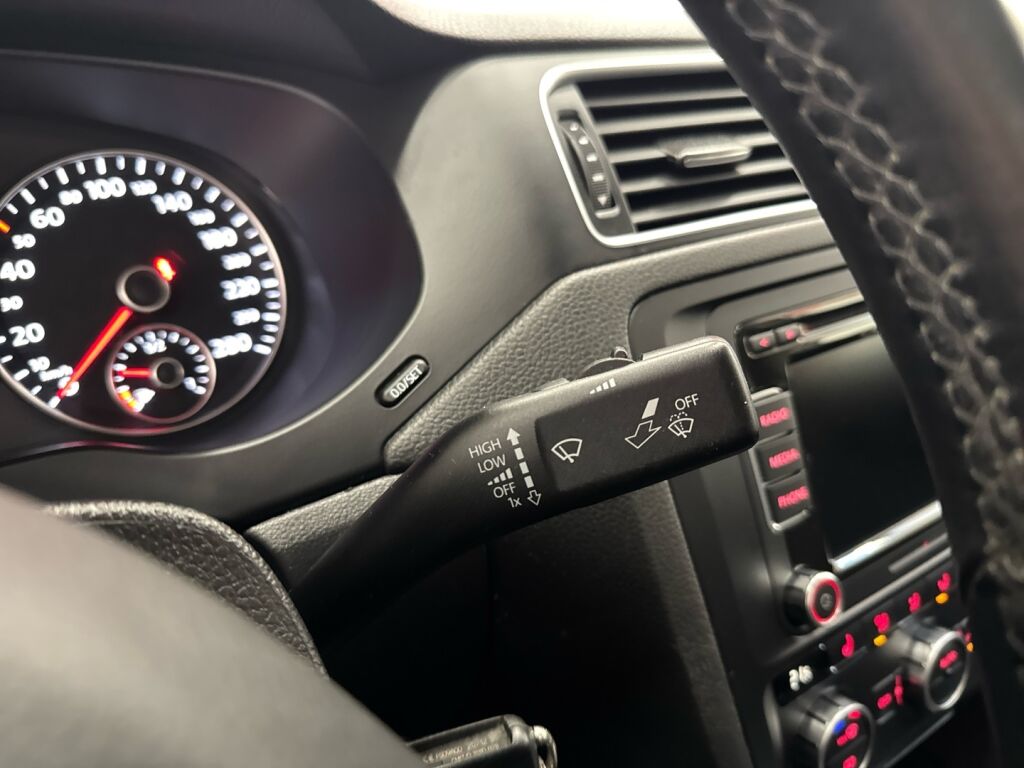 Volkswagen Jetta 2013 Valkoinen