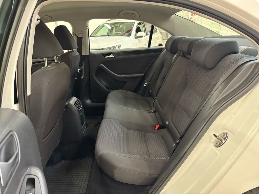 Volkswagen Jetta 2013 Valkoinen