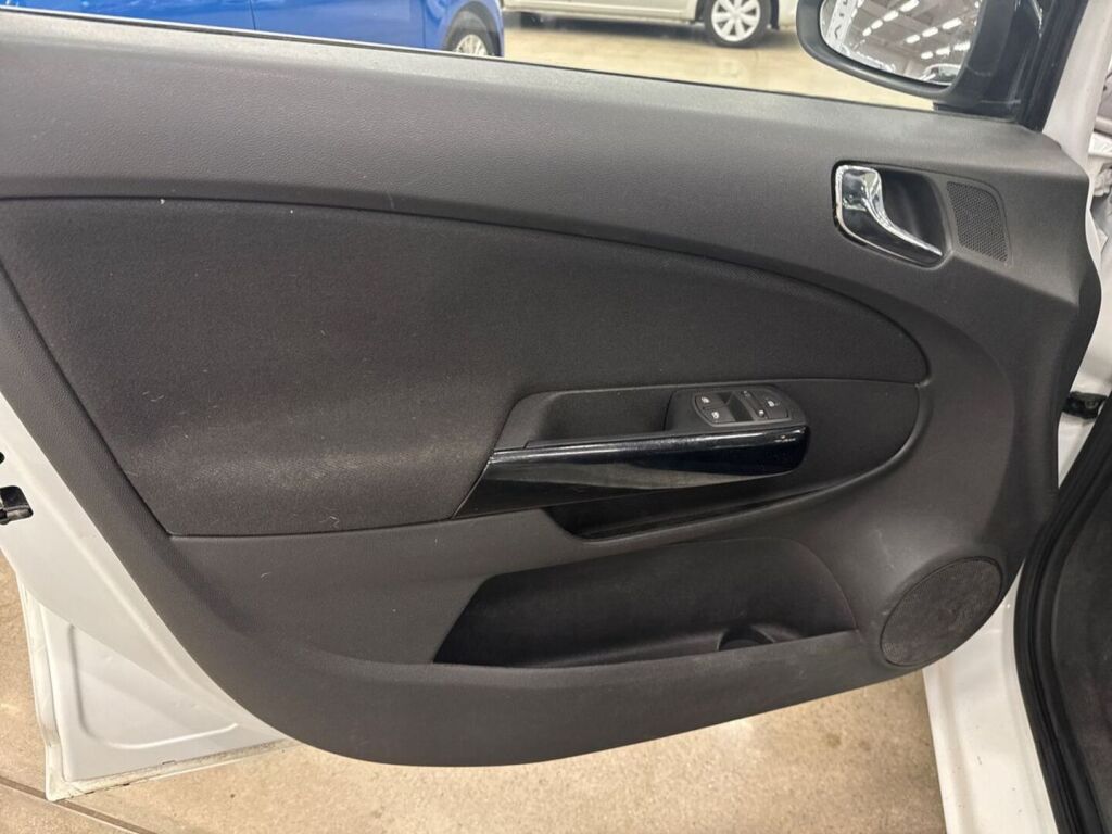 Opel Corsa 2013 Valkoinen