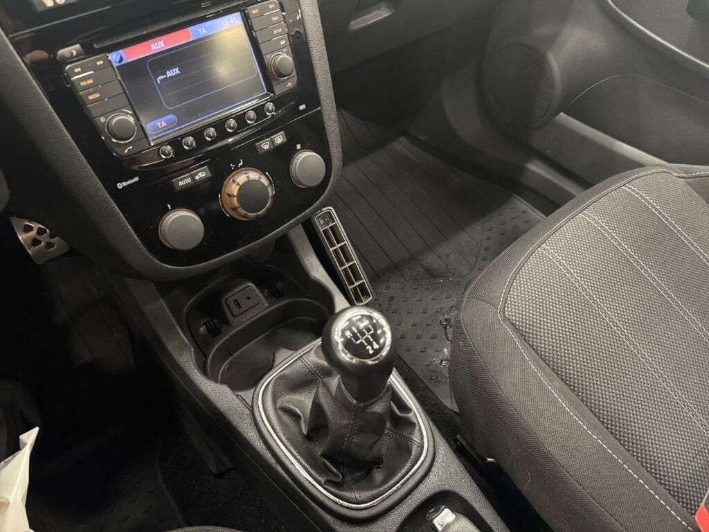 Opel Corsa 2013 Valkoinen