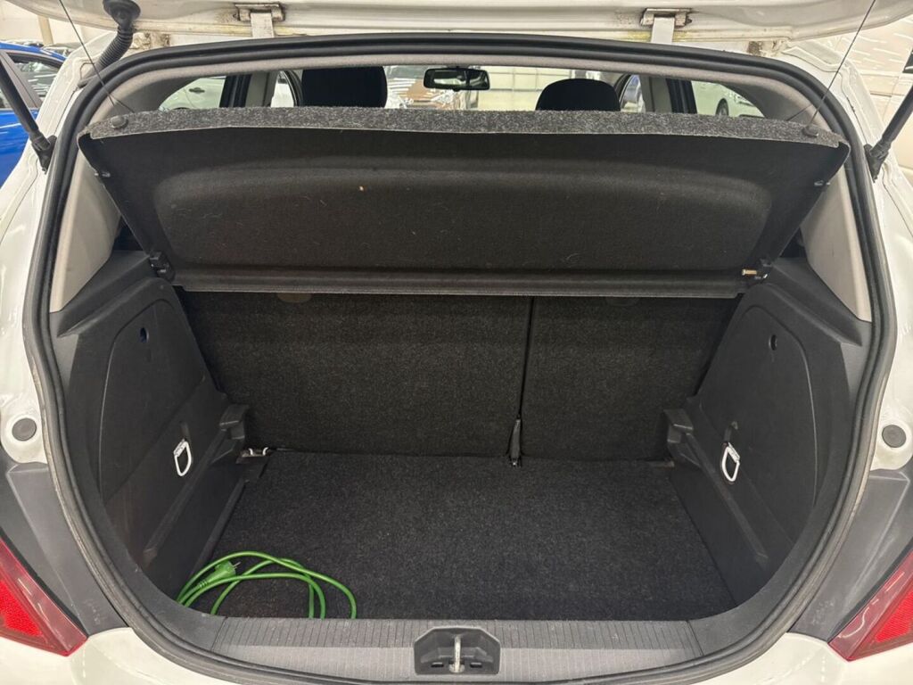 Opel Corsa 2013 Valkoinen