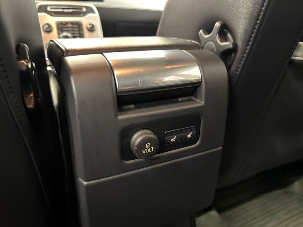 Volvo V70 2012 Valkoinen