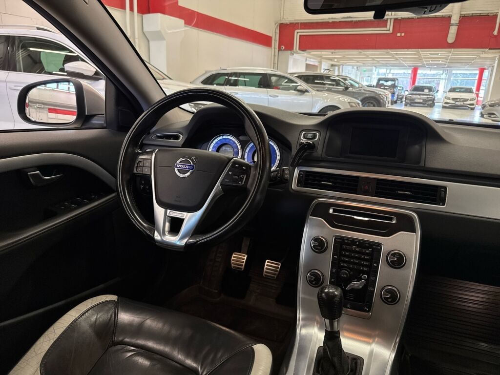 Volvo V70 2012 Valkoinen