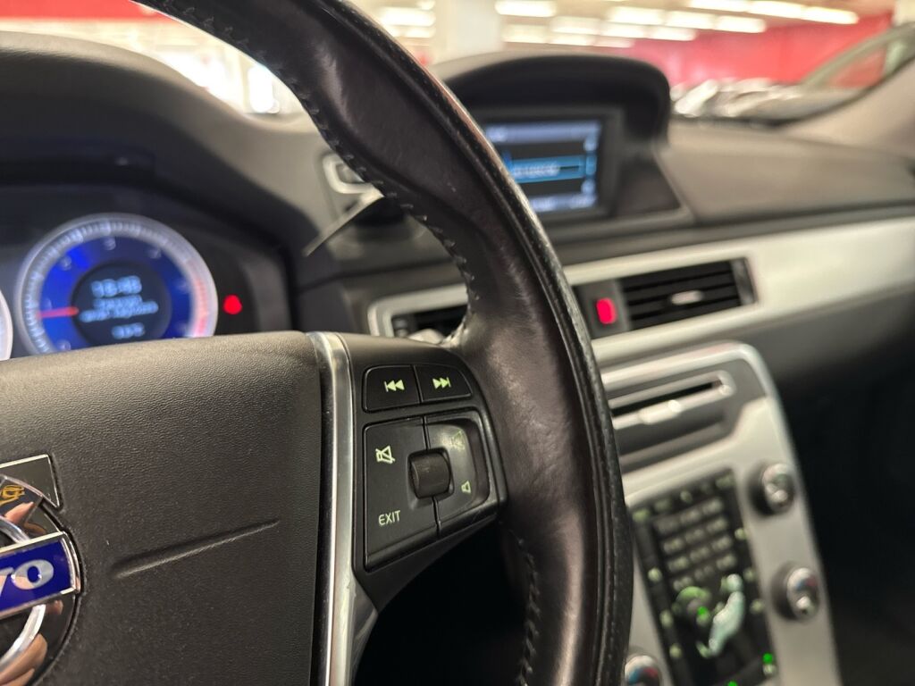 Volvo V70 2012 Valkoinen