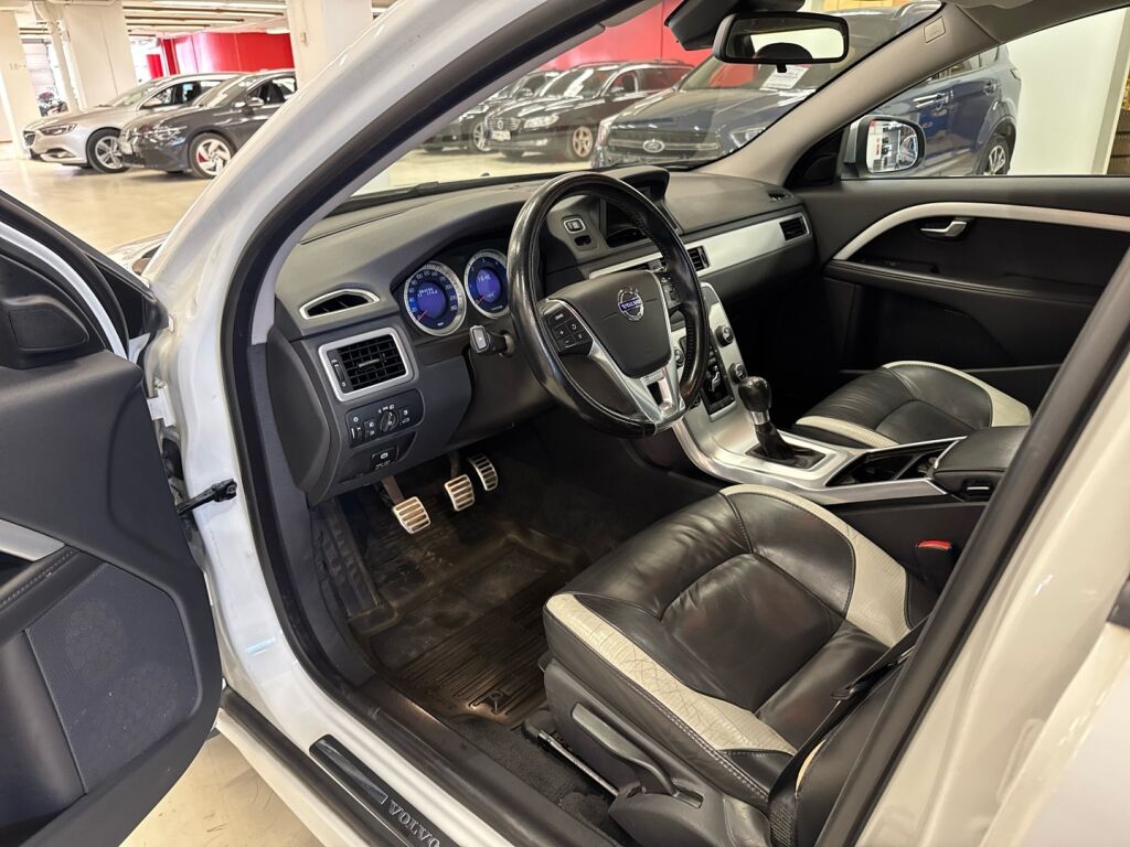 Volvo V70 2012 Valkoinen