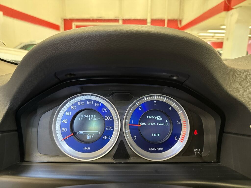 Volvo V70 2012 Valkoinen