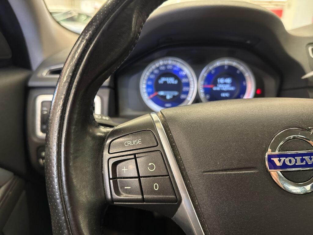 Volvo V70 2012 Valkoinen