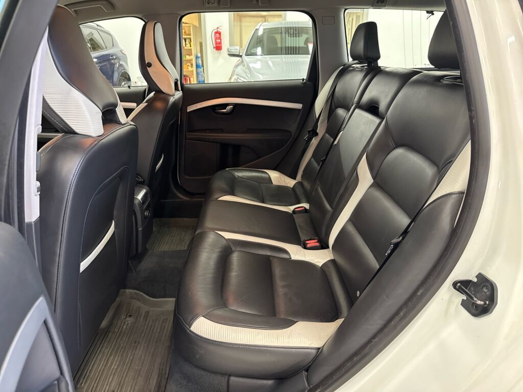 Volvo V70 2012 Valkoinen