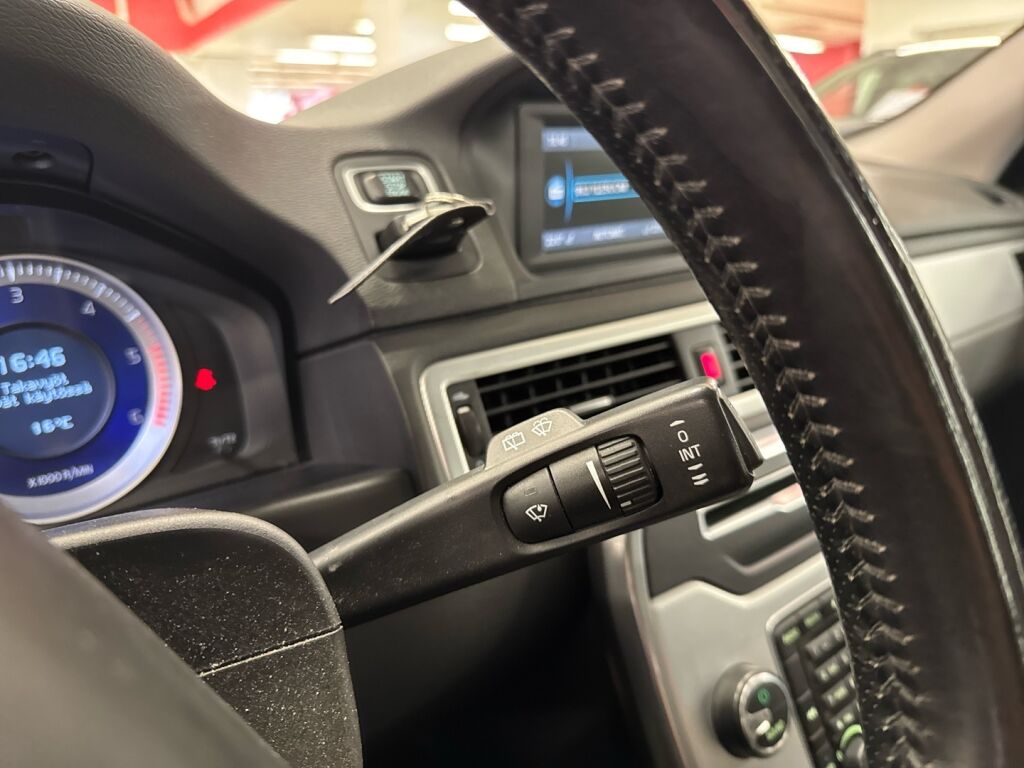 Volvo V70 2012 Valkoinen