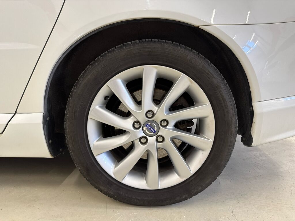 Volvo V70 2012 Valkoinen