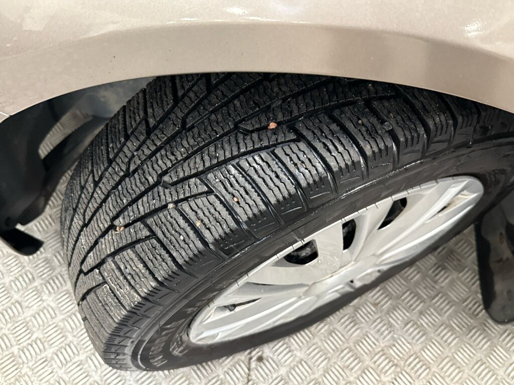 Volkswagen Golf Plus 2012 Ruskea (beige)