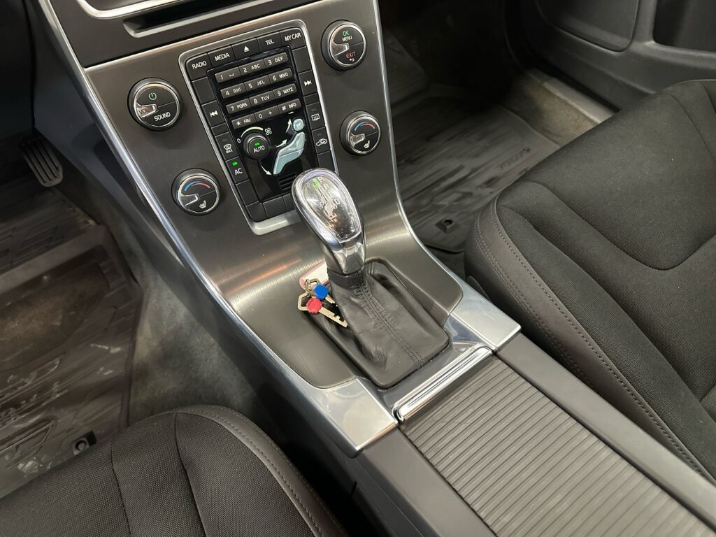 Volvo S60 2013 Musta