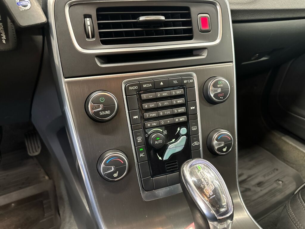 Volvo S60 2013 Musta