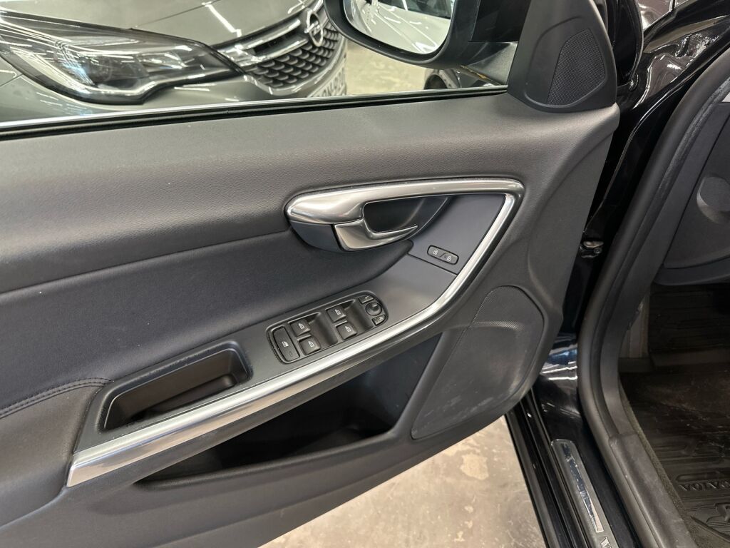 Volvo S60 2013 Musta