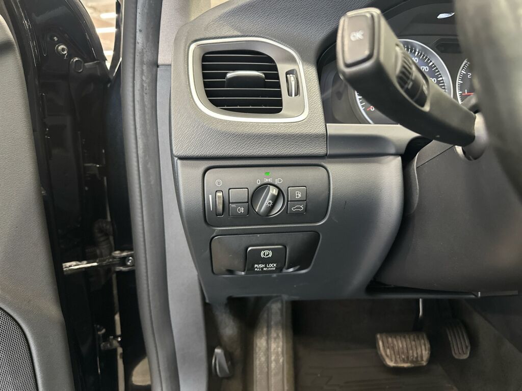 Volvo S60 2013 Musta