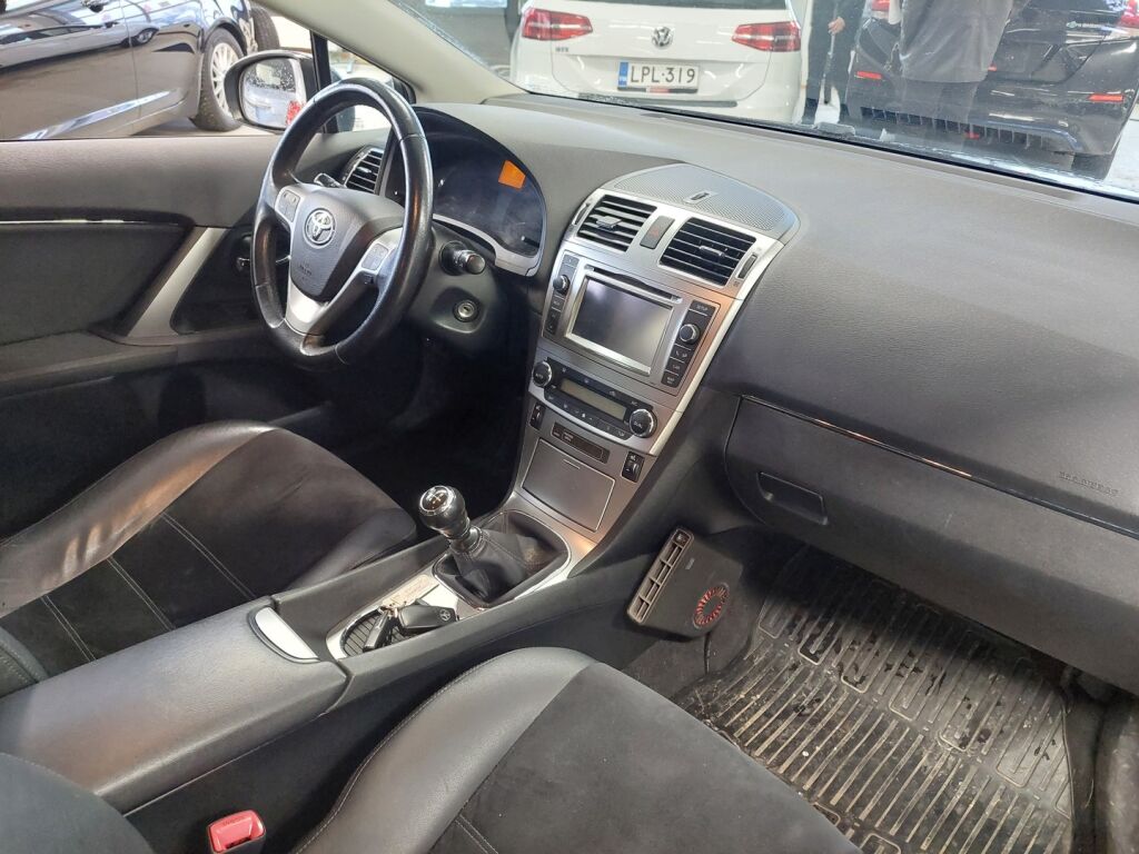 Toyota Avensis 2013 Sininen