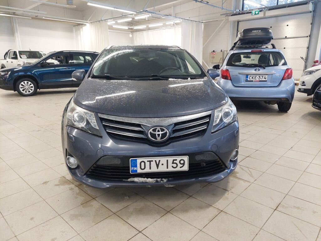 Toyota Avensis 2013 Sininen