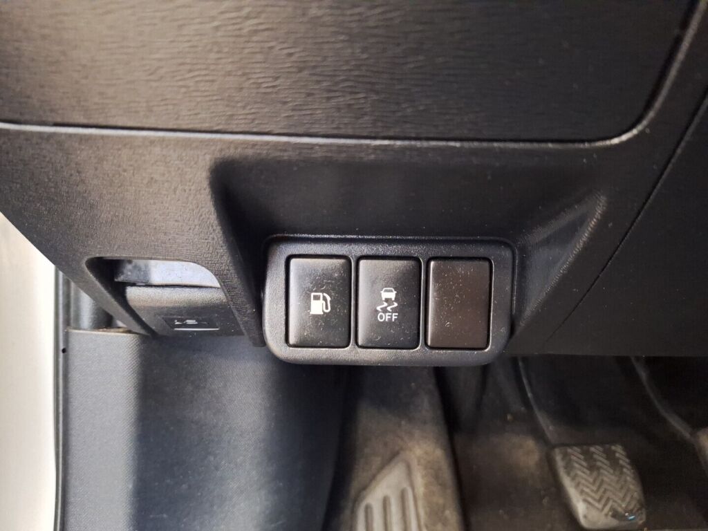 Toyota Avensis 2013 Hopea