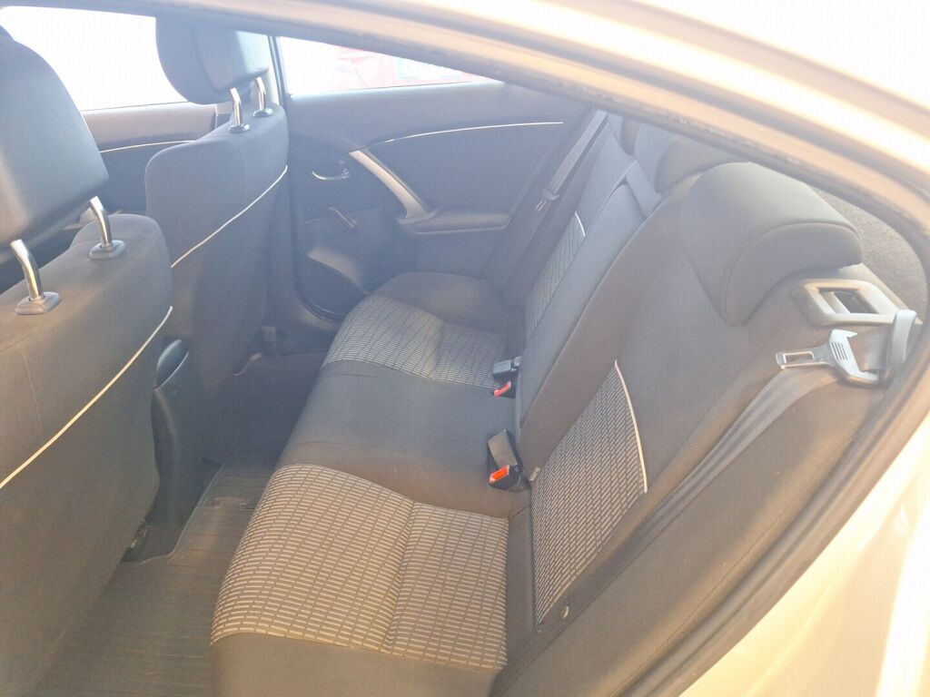 Toyota Avensis 2013 Hopea