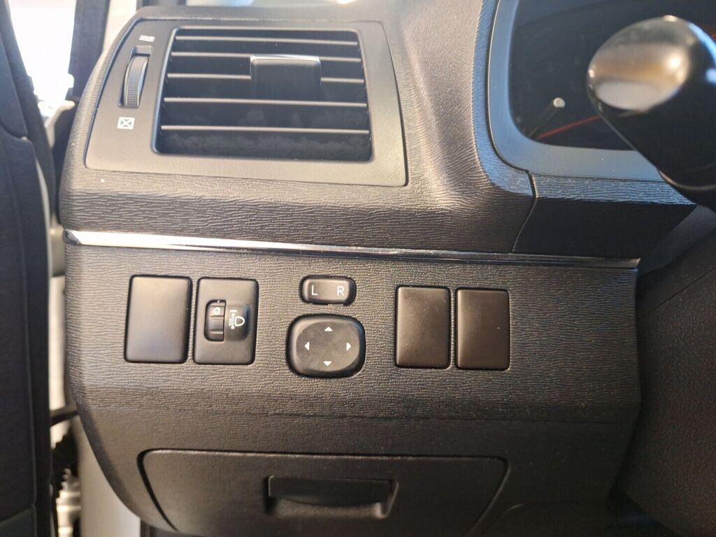 Toyota Avensis 2013 Hopea