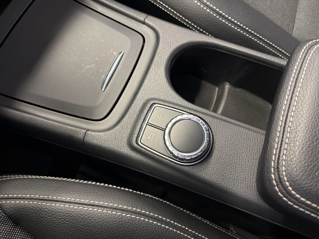 Mercedes-Benz A 2013 Musta