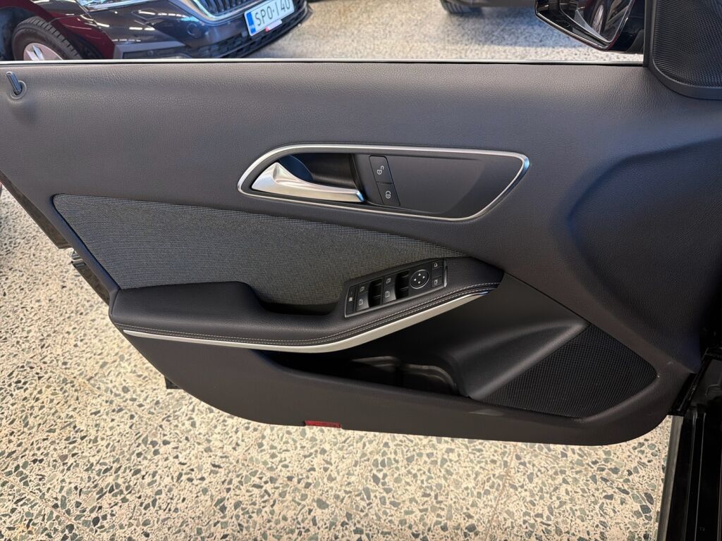 Mercedes-Benz A 2013 Musta