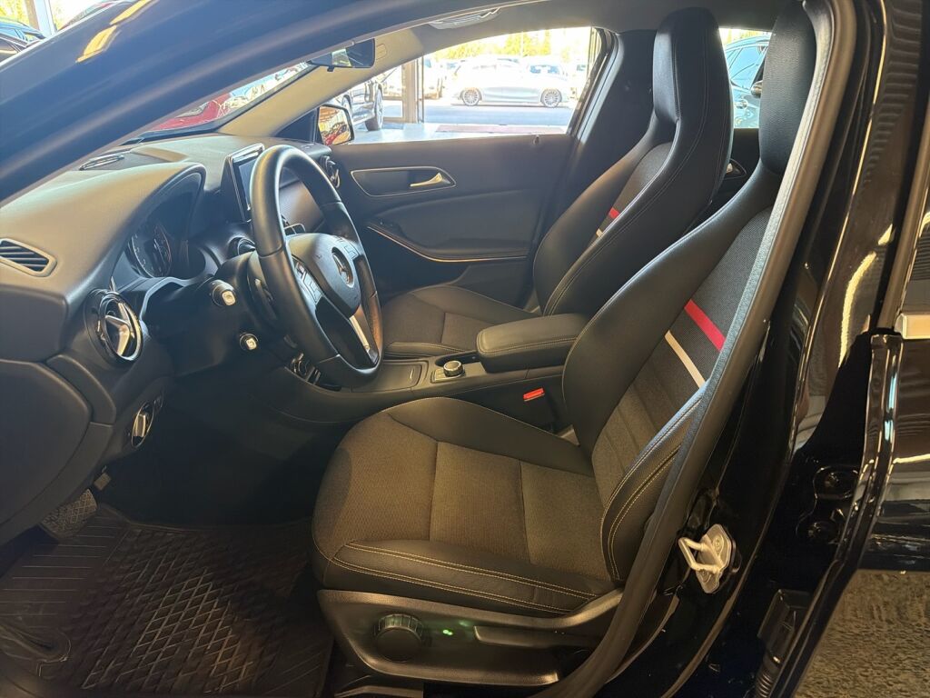 Mercedes-Benz A 2013 Musta