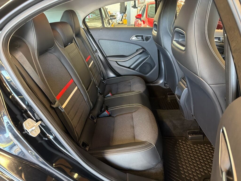 Mercedes-Benz A 2013 Musta