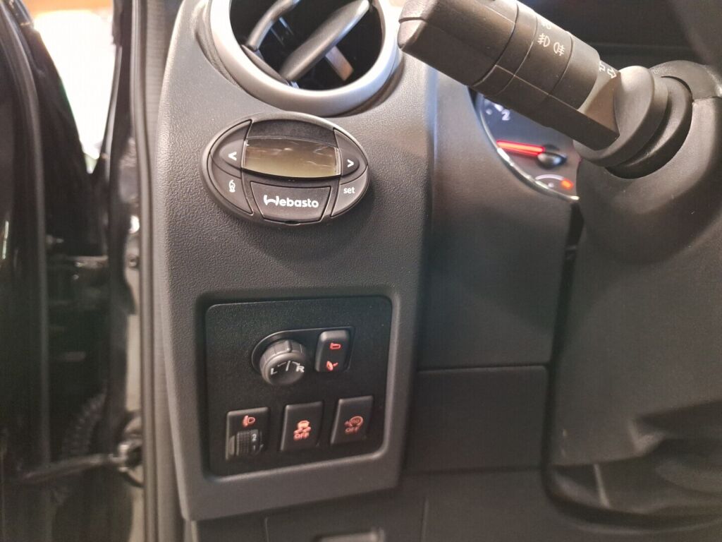 Nissan Qashqai 2013 Musta