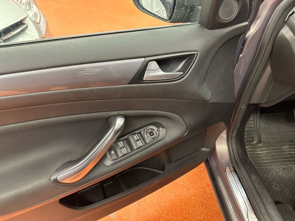 Ford Mondeo 2013 Ruskea (beige)