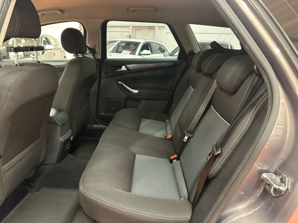 Ford Mondeo 2013 Ruskea (beige)