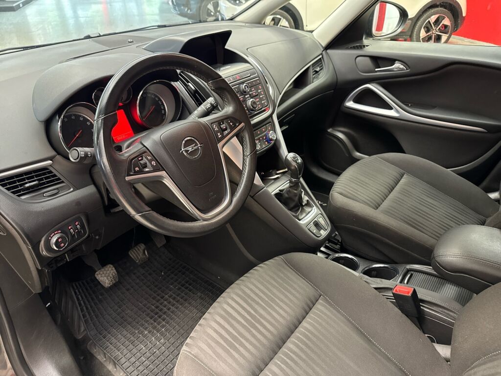 Opel Zafira Tourer 2013 Harmaa