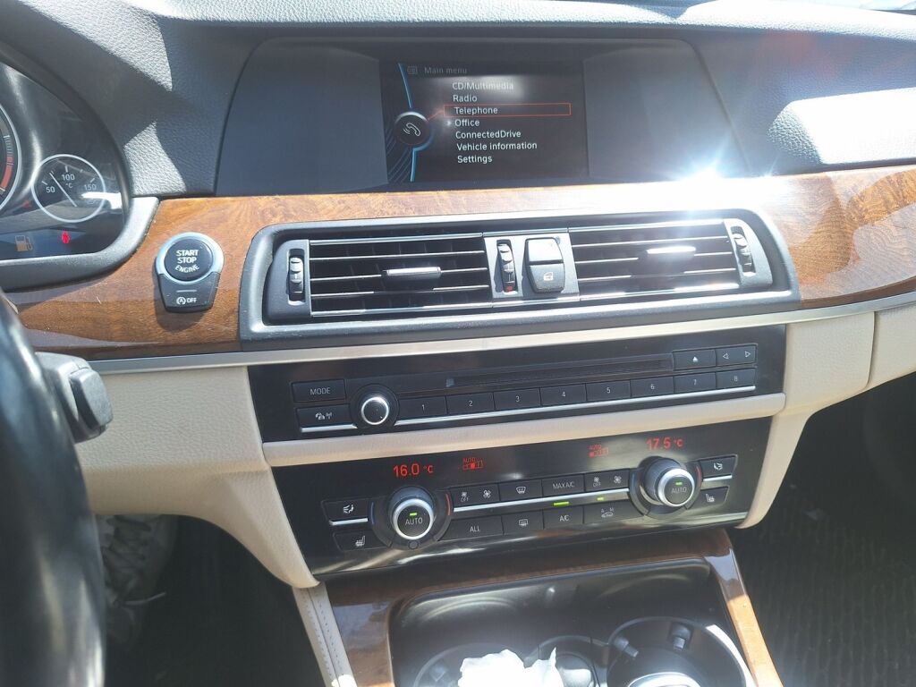 BMW 520 2013 Ruskea (beige)