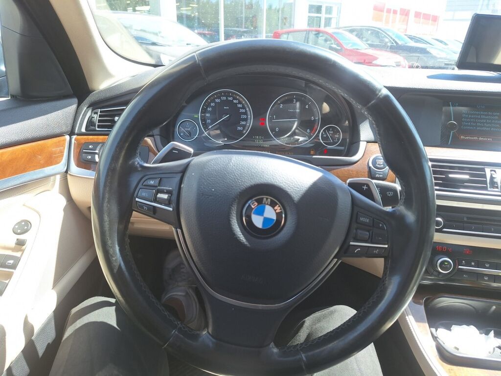 BMW 520 2013 Ruskea (beige)