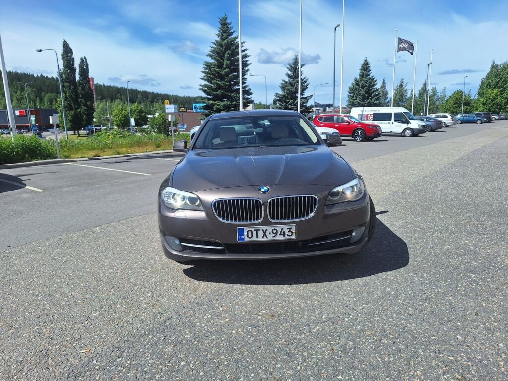 BMW 520 2013 Ruskea (beige)