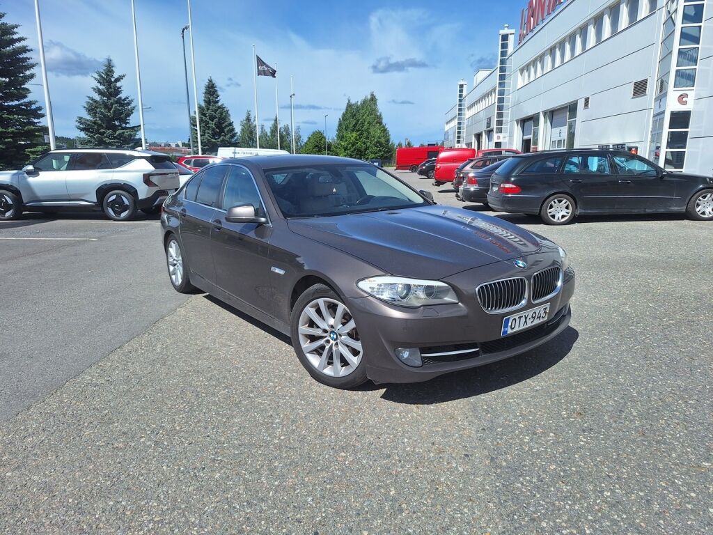 BMW 520 2013 Ruskea (beige)
