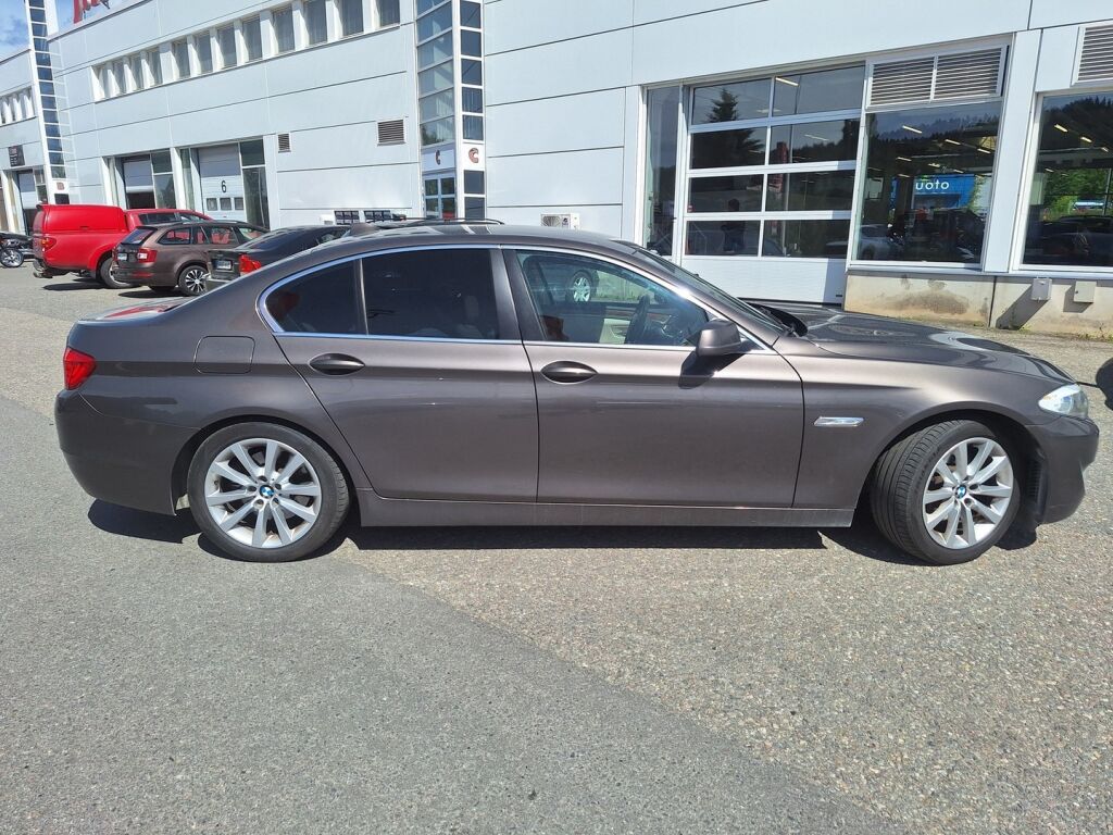 BMW 520 2013 Ruskea (beige)
