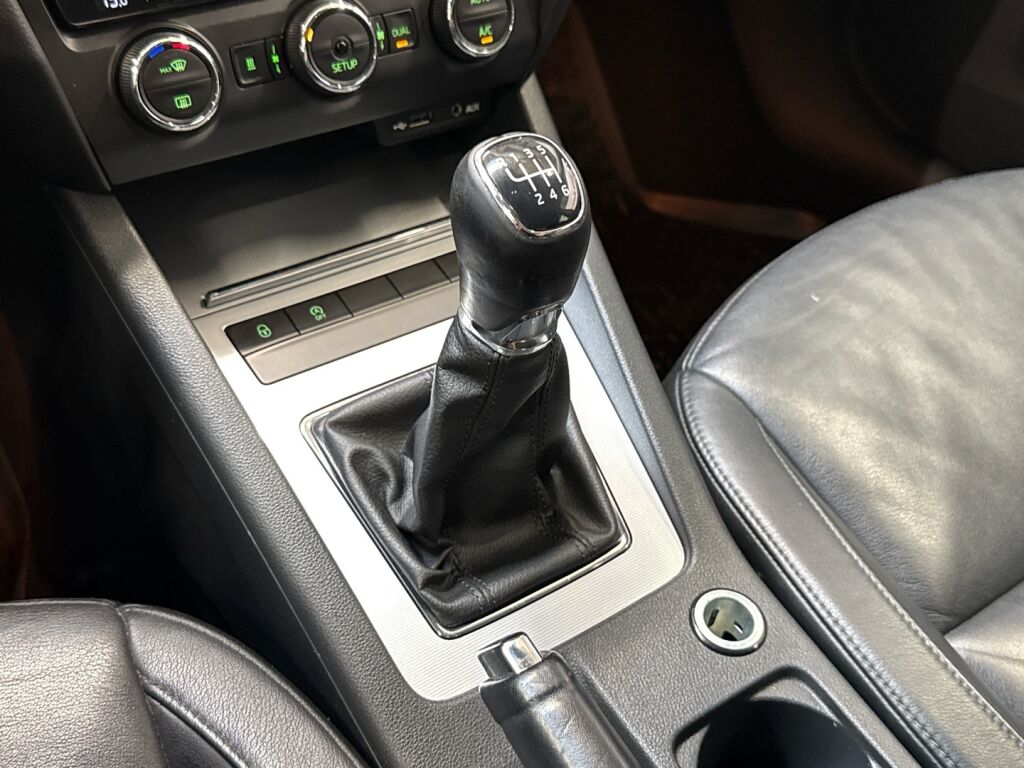 Skoda Octavia 2013 Musta