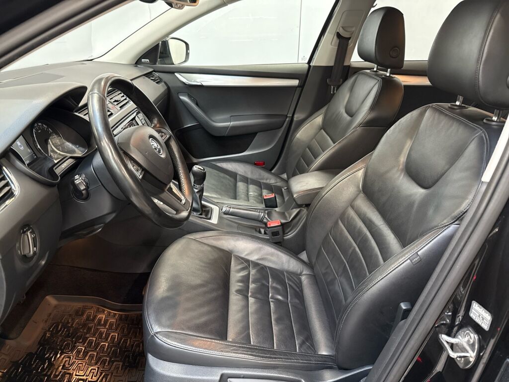 Skoda Octavia 2013 Musta