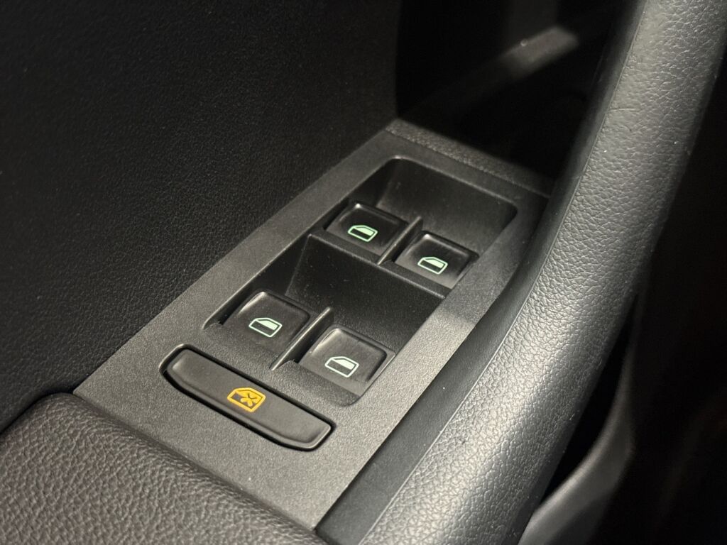 Skoda Octavia 2013 Musta