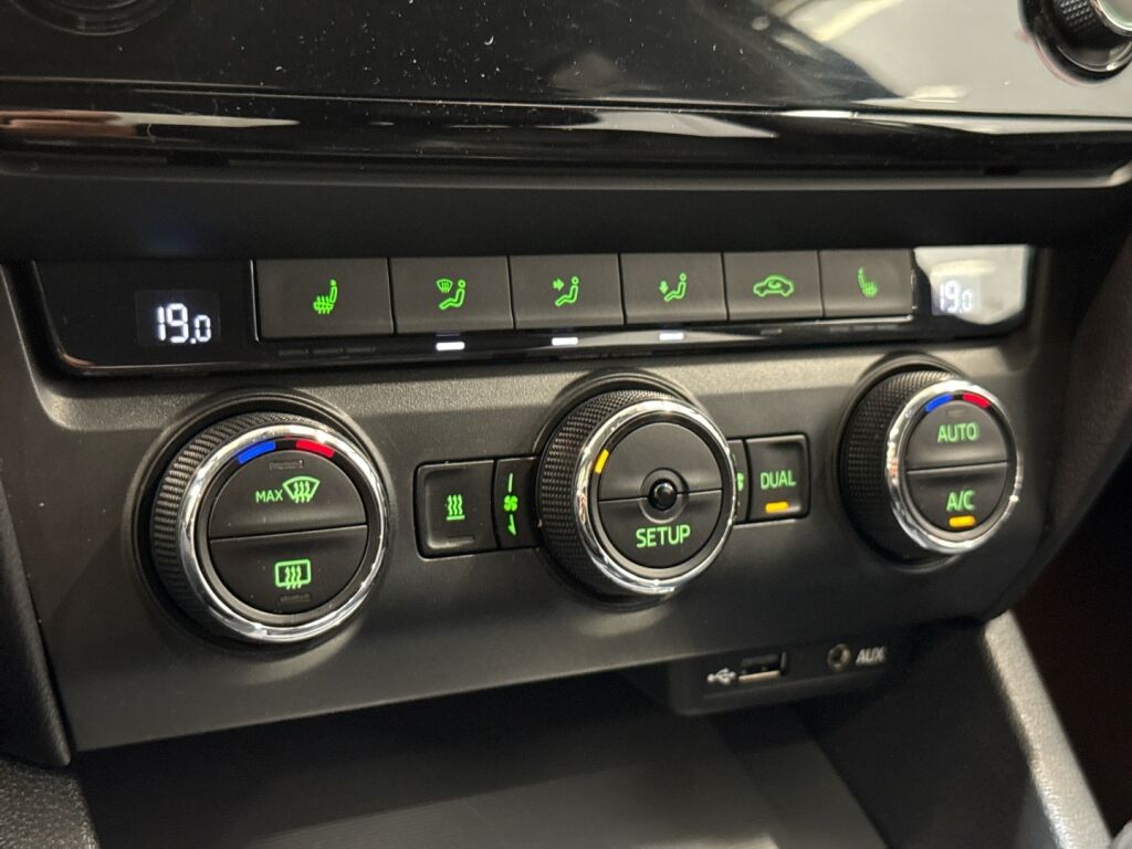 Skoda Octavia 2013 Musta