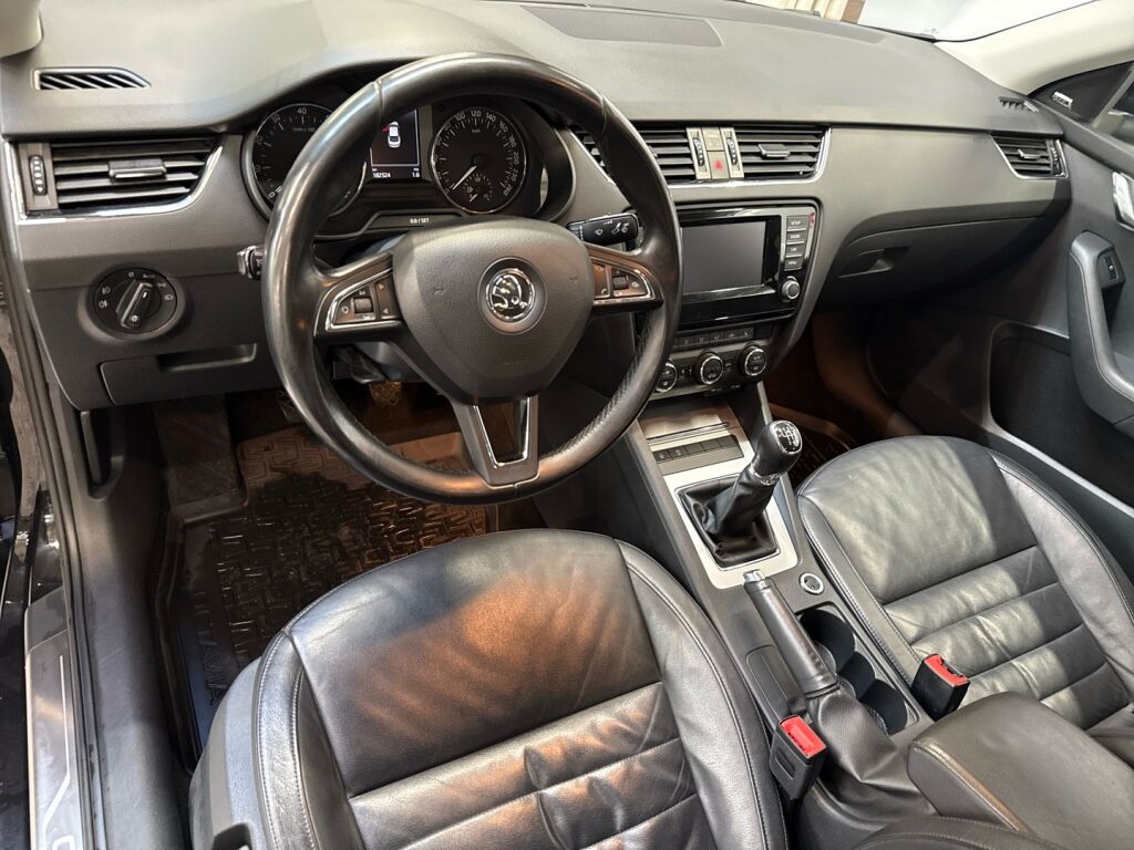 Skoda Octavia 2013 Musta