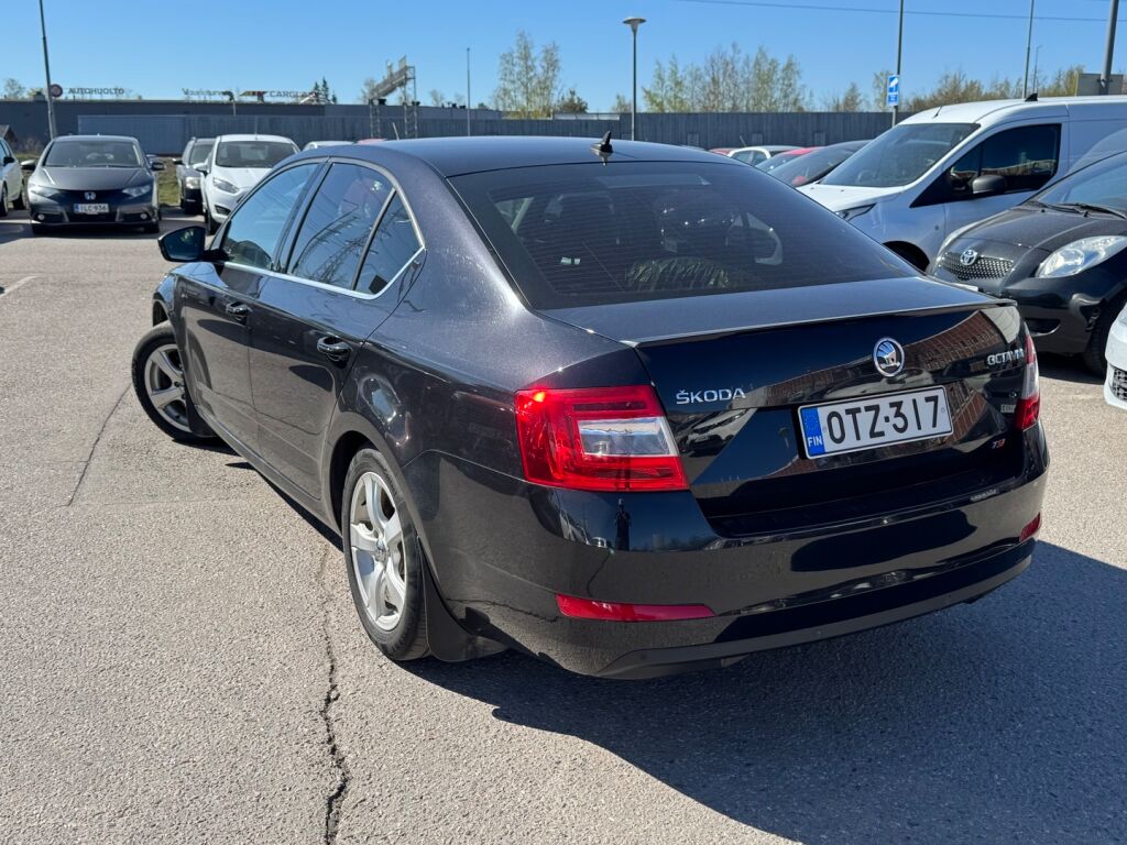 Skoda Octavia 2013 Musta