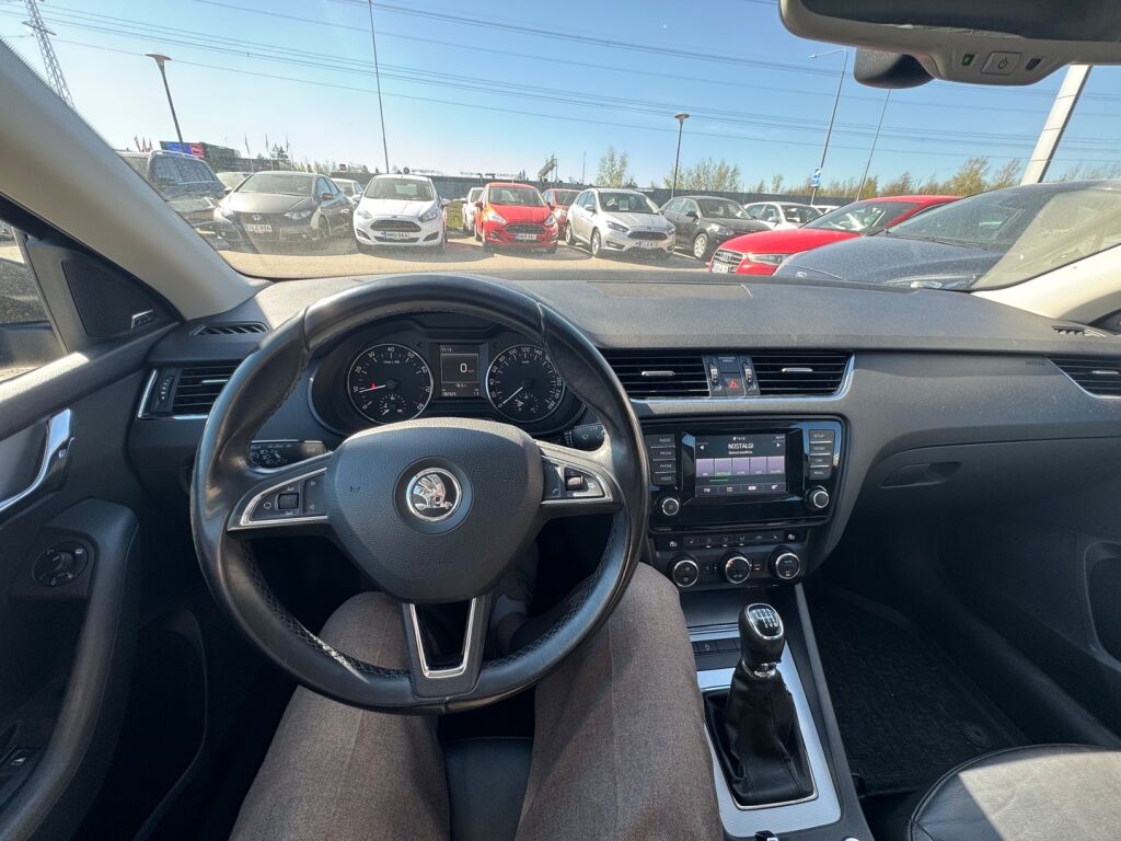 Skoda Octavia 2013 Musta