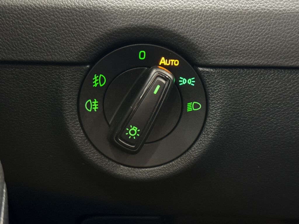 Skoda Octavia 2013 Musta
