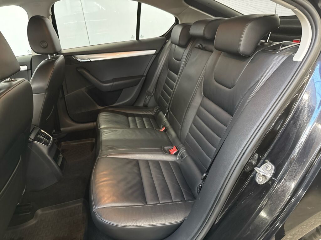 Skoda Octavia 2013 Musta