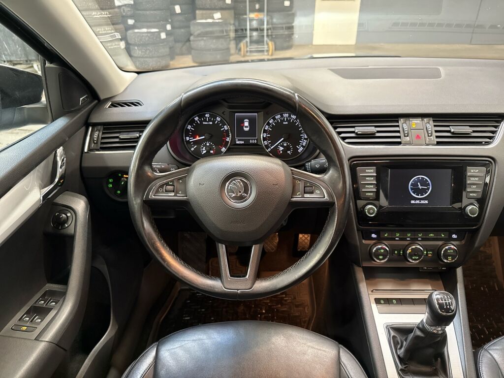 Skoda Octavia 2013 Musta
