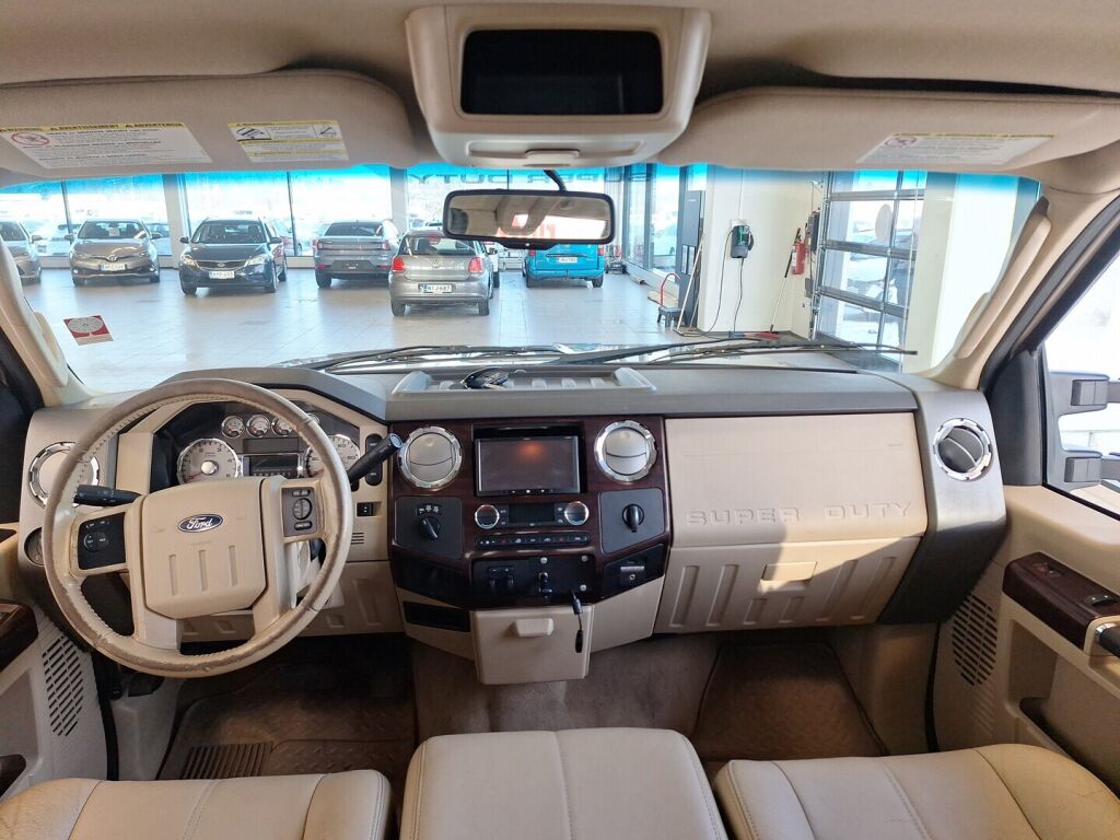 Ford F350 2010 Ruskea (beige)