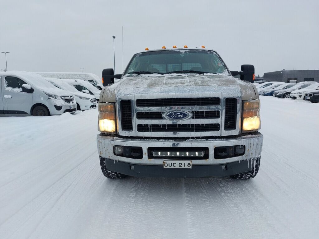 Ford F350 2010 Ruskea (beige)